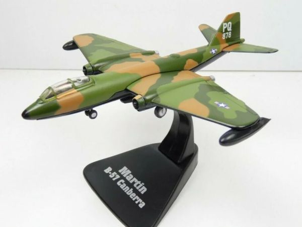 AKI0300 - Avion militaire – MARTIN B-57 Camberra - 1