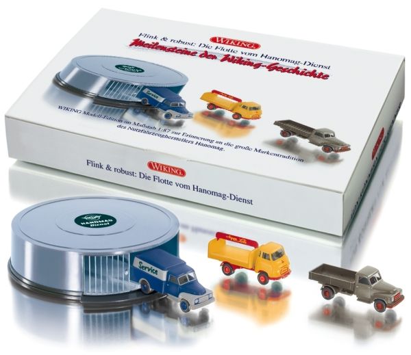 WIK099078 - Garage rond - HANOMAG service avec 3 Camions - 1