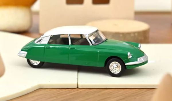 NOREV310528 - CITROEN DS 19 1958 vert et toit blanc - 1