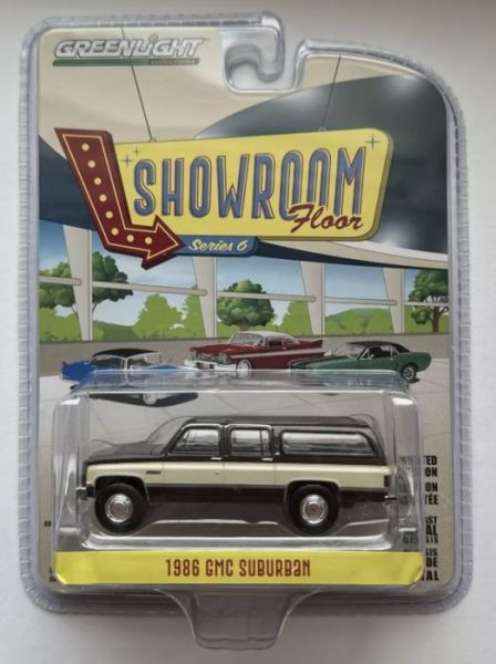 GREEN68060-E - GMC Suburban 1986 Marron et beige de la série SHOWROOM FLOOR sous blister - 1