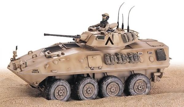 BLU21251 - USMC LIGHT ARMORED VEH.  1/18 - 1