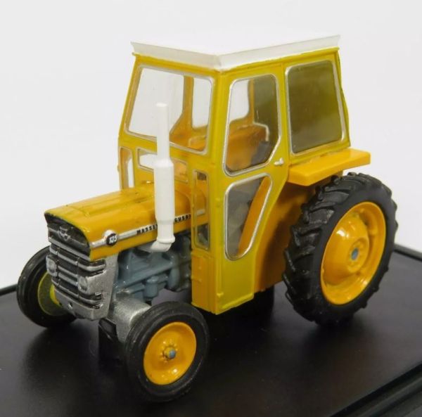 OXF76MF002 - MASSEY FERGUSON 135 avec cabine jaune - 1