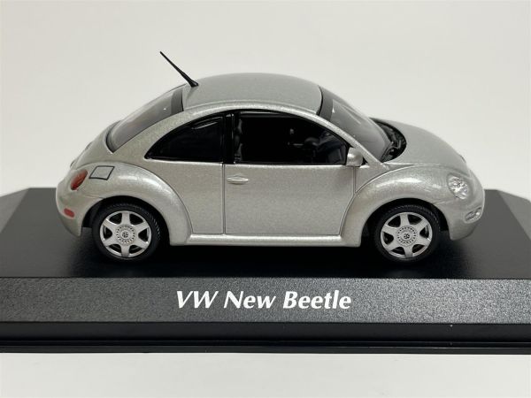 MXC940058000 - VOLKSWAGEN New Beetle 1998 Argent - 1