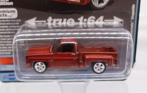 AW64392B-D - CHEVY Silverado Stepside 1983 Marron – sous blister - 1