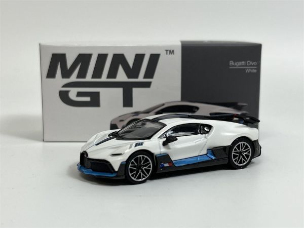 MGT00661-L - BUGATTI Divo LHD Blanc - 1