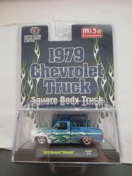 M2M-31500MJS42 - CHEVROLET Silverado 1979 bleu et blanc ghost flames - 1