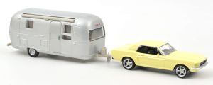 NOREV270581 - FORD Mustang 1968 jaune avec Caravane Airstream – JET CAR