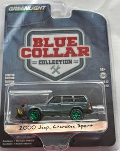 GREEN35260-E_VERT - JEEP Cherokee sport 2000 avec chasse neige et jantes vertes de la série BLUE COLLAR sous blister