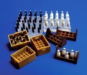Caisses à bouteilles de lait avec bouteilles miniatures à peindre -  Référence 221 fabriquée par PLUS MODEL