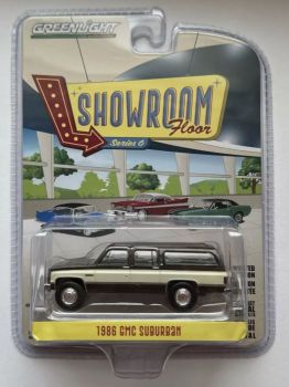 GREEN68060-E - GMC Suburban 1986 Marron et beige de la série SHOWROOM FLOOR sous blister