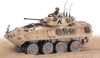 BLU21251 - USMC LIGHT ARMORED VEH.  1/18