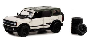 GREEN97140-E - FORD Bronco Wildtrak 2021 blanc avec pneus de secours de la série THE HOBBY SHOP sous blister